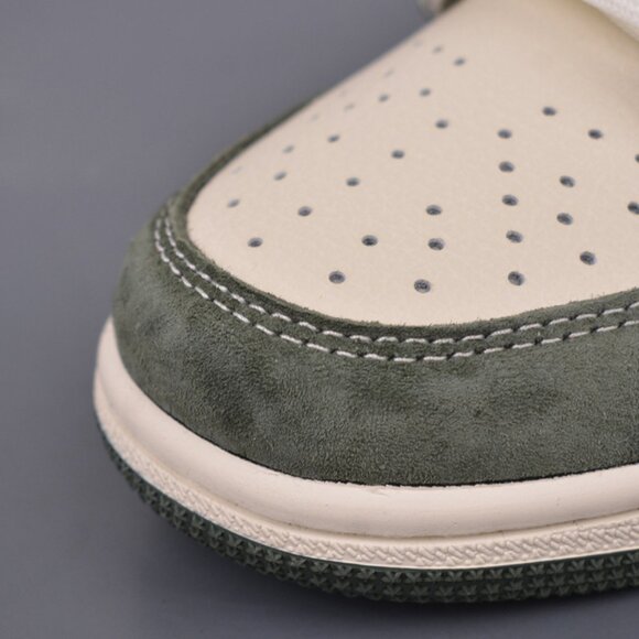 Air Jordan 1 Low Fragment x Travis Scott Sneaker - Picture 6 of 9